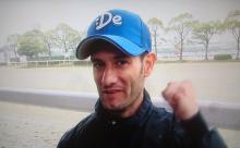 騎手のデムーロがＤｅＮＡのキャップを被ってるｗｗｗｗｗｗ 	