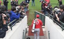 日本ハム栗山監督、エンゼルス大谷のキャンプ地まで駆けつける 	