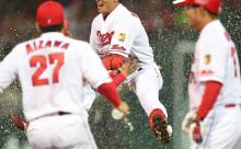 カープ下水流 延長12回プロ初サヨナラ打！9回裏菊池同点打！アドゥワ満塁のピンチ凌ぐ！総力戦を制し5連勝！【広島5x-4ヤクルト/試合結果】