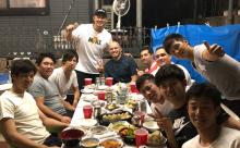 中田翔さん、実家の庭で飲み会を開催する