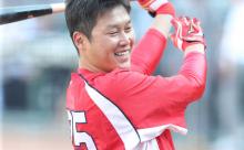 カープ新井さん「外から色んな勉強したい」引退後を広島での生放送で語る