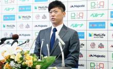 人的補償で西武移籍の内海が入団会見「ライオンズの一員として戦う」背番号は「27」に