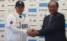 西武・内海が入団会見「ライオンズの一員として戦う」 背番号『27』を自ら選ぶ