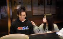 【悲報】橋本環奈さん、男とイチャイチャしてしまう