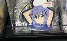 ワイ「ち、チノちゃん！野獣先輩みたいなポーズのグッズ出さないで！」チノ「うるさいですね...」 	