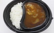 【朗報】セブンのビーフカレーが食べやすくなって新登場！秘訣は底を斜めにする事
