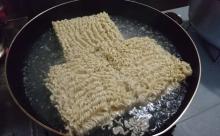 袋麺3袋たいらげるで！