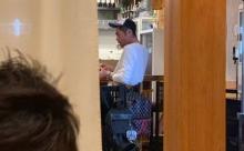 【極画像】飯屋来たらイチローいた
