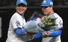 【西武】平良くん、フライング花束贈呈wwww