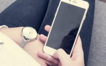 西暦2500年の高校生「昔ってケーブル繋いでスマホ充電してたんですか？今パネルに置くだけなのにｗ」