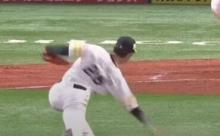 鷹のサブマリン高橋礼、リリーフ登板し打者3人を9球で抑えるナイスピッチング