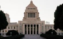 政府、ガソリン高騰対策として元売りに1リットル25円の補助金を検討