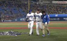 DeNA宮﨑、走塁でふともも付近を痛めて負傷交代....