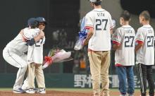「この4年間で本当にすばらしい経験をすることができた。ありがとう」西武内海哲也が楽天炭谷銀仁朗にエールと感謝