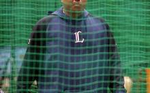 【FLASH】西武ライオンズ山川穂高選手、ノックを打つ目が時折『俺はこのままじゃ終わらねえぞ』と言わんばかりに鋭くなる