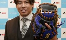 梅野隆太郎、操作性が向上した新型ミットで来季の活躍を誓う！！