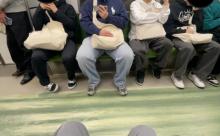 【画像】「チー餃子バッグ」ガチで流行ってしまう
