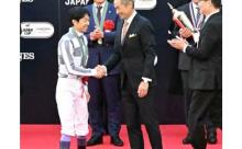 イチロー氏がジャパンCの表彰式に登場！「アスリートとして感銘を受けました」　武豊との超豪華2ショットに競馬ファン歓喜