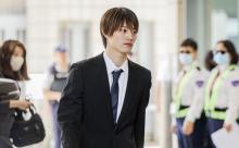 【香港】わいせつ容疑で逮捕のONE N' ONLY元メンバー・上村謙信被告が否認　香港の裁判所で泣き崩れる