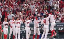 カープ小園“劇的”逆転満塁HRで巨人3タテ！矢野1打点！ドミ5四球乱調も中崎火消し！スズケン無死満塁劇場0封！塹江-島内-森浦完全投球締め！【広島5-1巨人/試合結果】