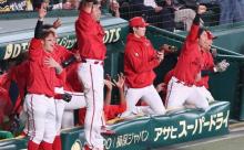 カープ秋山1号先頭打者HR＆猛打賞！モンテロ決勝打！矢野ダメ押し打！森下7回2失点！ハーン＆栗林完全投球締め！4連勝で首位浮上！【広島4-2阪神/試合結果】