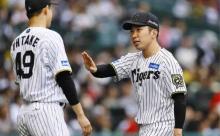 【阪神】石井大智「いつもお世話になっている」３点差守り岩崎優の通算100セーブをサポート