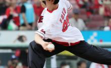 鈴木福さん、見事なアンダースローで打者を空振りに仕留める
