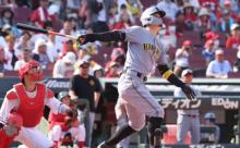阪神・佐藤輝が確信の３ラン！右翼スタンドへ今季１３号　通算１００本塁打まであと３本