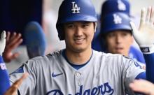 大谷翔平は二刀流をやめるべきか？アメリカで賛否...「投手復帰にメリットない」「ドジャースの攻撃力が落ちる」
