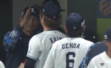 【？報】西武甲斐野、球団記録達成も西口チョップ炸裂