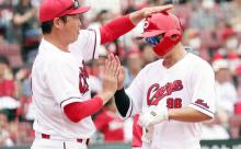 カープ奨成〝走者一掃〟3点決勝打！坂倉ダメ押し打！ファビモン猛打賞！森4回1失点！勝ちパ全投入で栗林9セーブ目！【広島5-2楽天/試合結果】