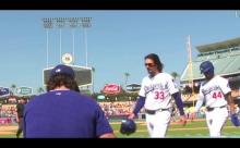 【動画】大谷翔平さん、ベンチに引き上げる前にベッツを待ち慰める