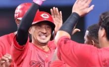 カープ奨成5号先頭打者HR！菊池3号3ラン＆決勝犠飛で4打点！モン4安打！末包1打点！守備ミス多数も打力で逆転勝利！【広島6-5中日/試合結果】