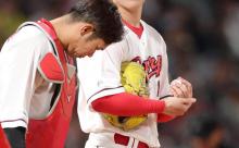 カープ坂倉にイップス疑惑。二塁送球がセンター前へ大暴投