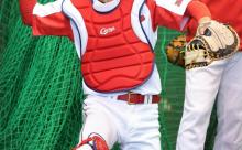 カープ二俣、捕手再挑戦へ「腹くくった」新井監督からの打診で決断。最強のバイプレーヤーを目指す